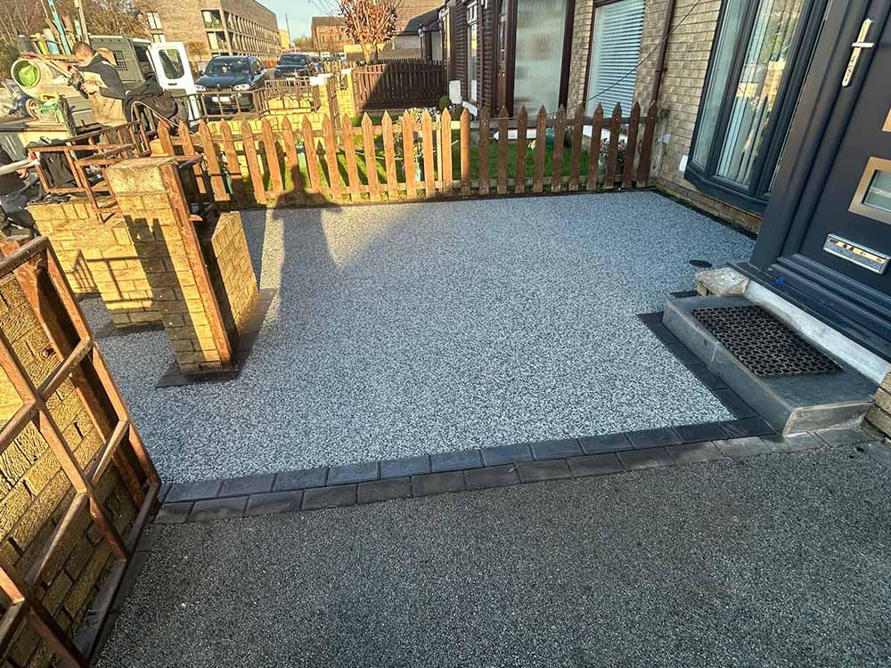 A completed resin bound front garden / garden path / driveway project in Edinburgh