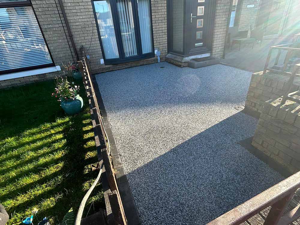 A completed resin bound front garden / garden path / driveway project in Edinburgh